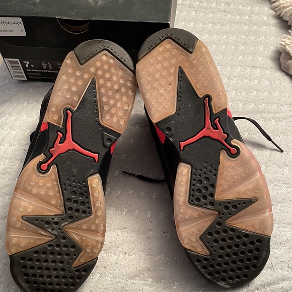 Air Jordan six retro GS. Youth size 7 - Picture 6 of 7